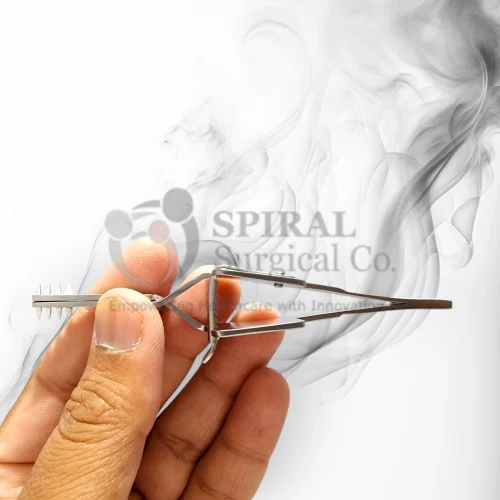 Heiss Retractor, 10cm, Cross Action, 4x4 Sharp Prongs Heiss Retractor, 10cm, Cross Action, 4x4 Sharp Prongs